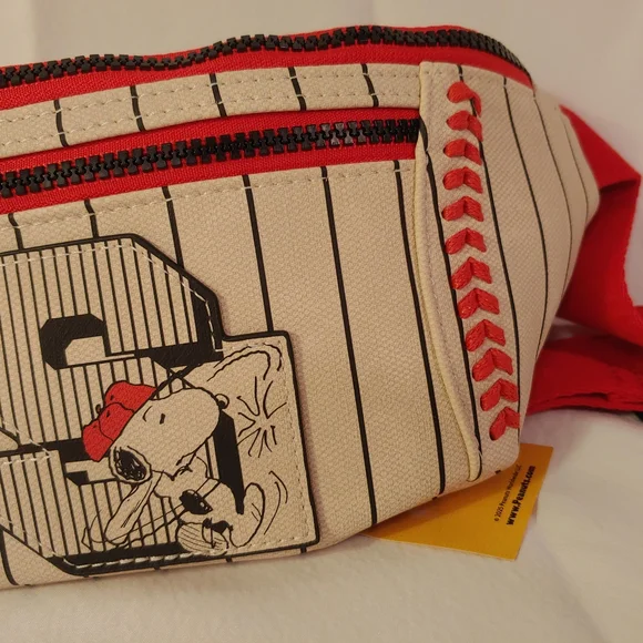 NWT Snoopy Baseball Themed Waist Bag - Picture 3 of 10